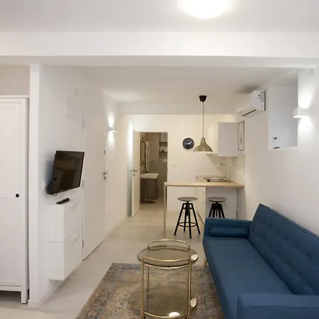 Jon Apartment *